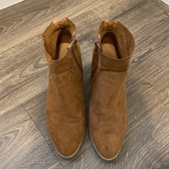 Brown suede heeled boots - Picture 2 of 4